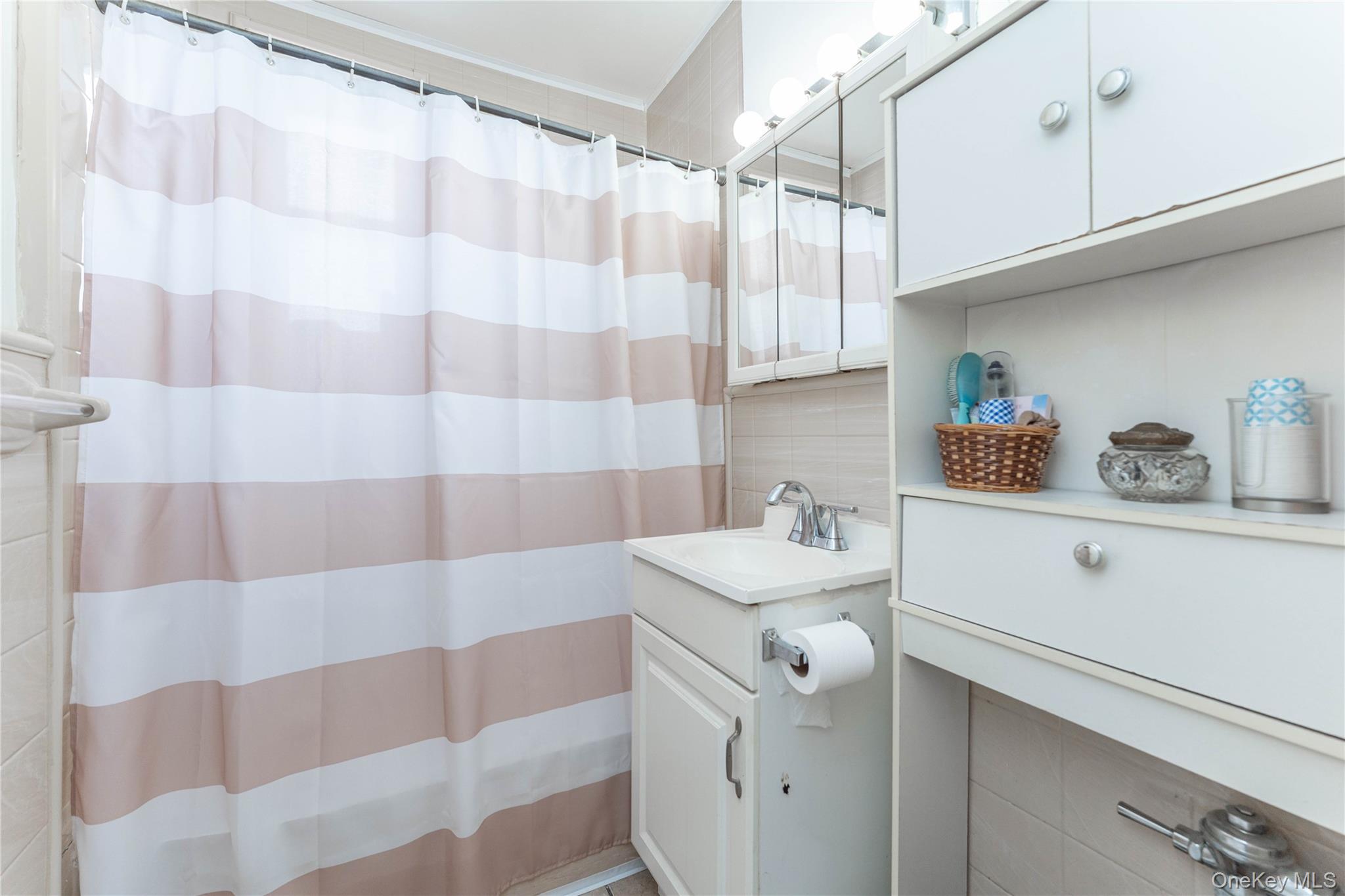 60 Hempstead Avenue 2k Property Photo 9