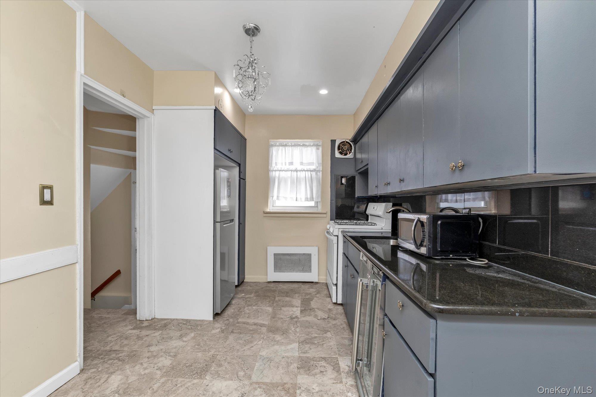 112 Ann Street Property Photo 9