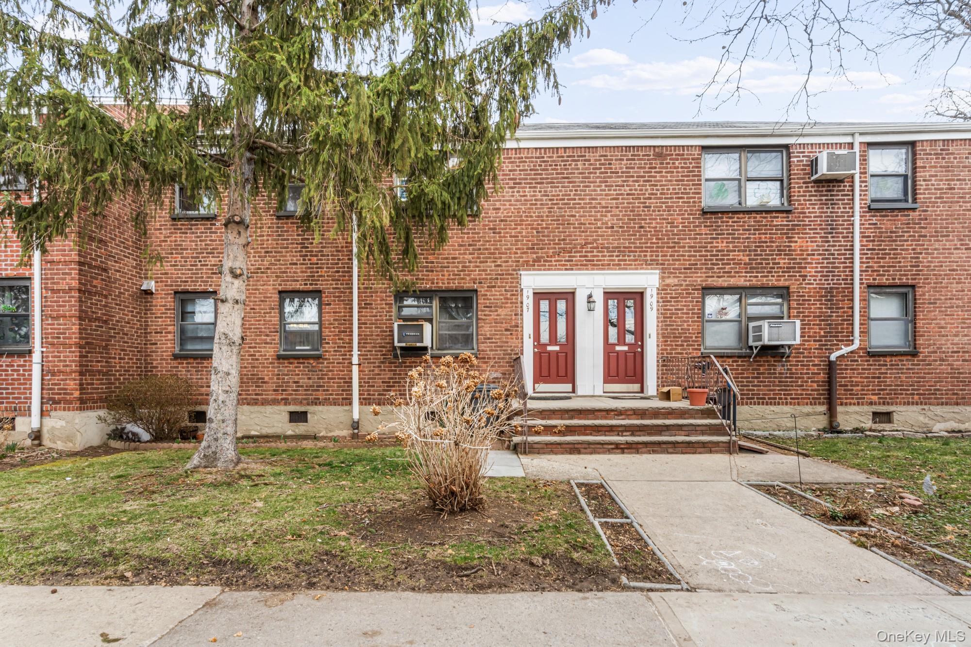 1907 166th Street Lower Property Photo 1