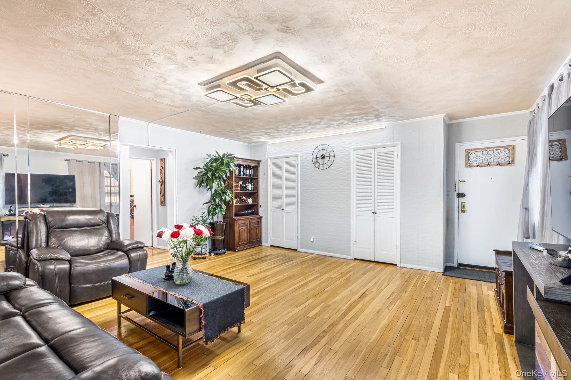 1907 166th Street Lower Property Photo 4