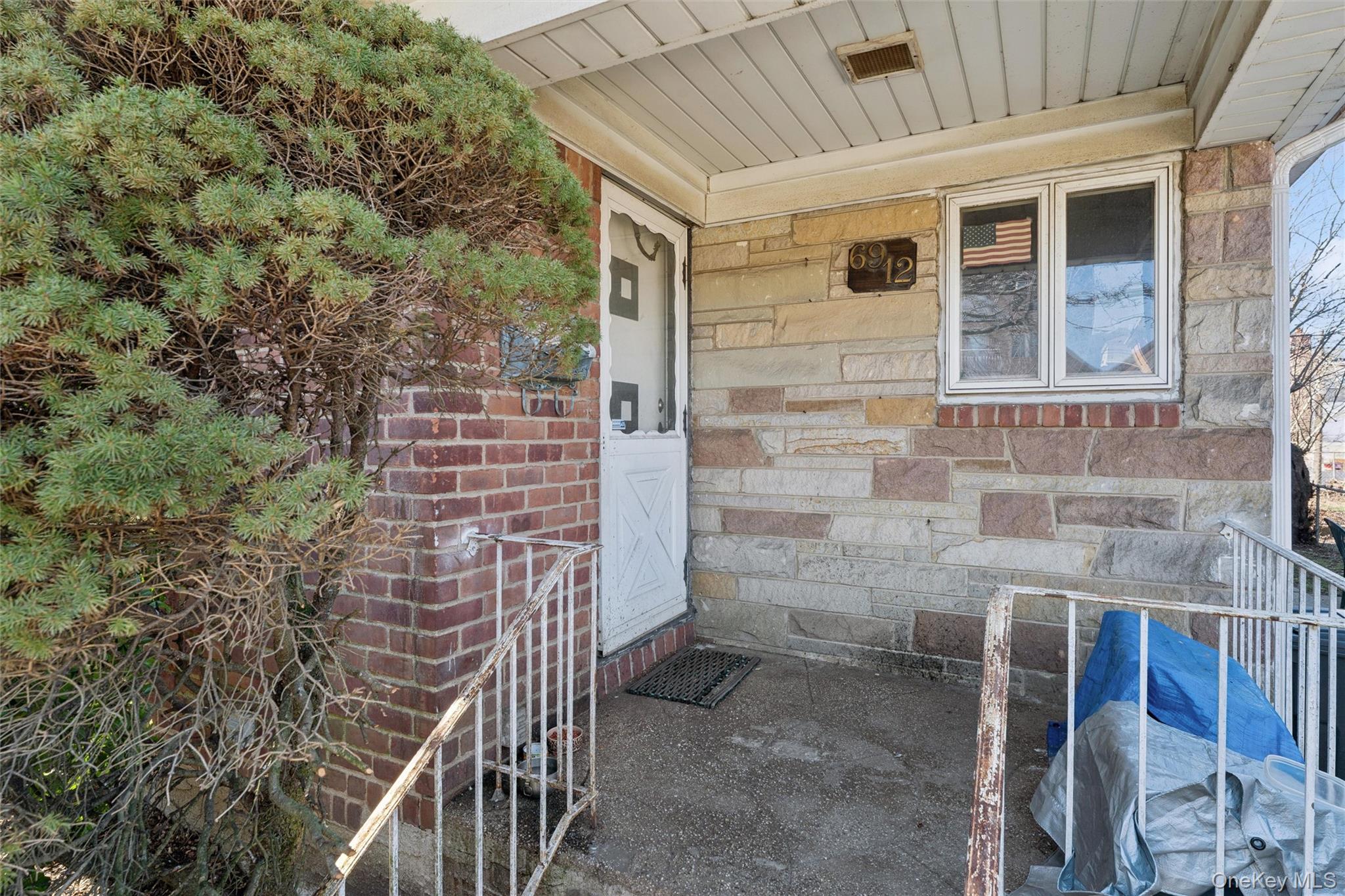 6912 Cloverdale Boulevard Property Photo 3