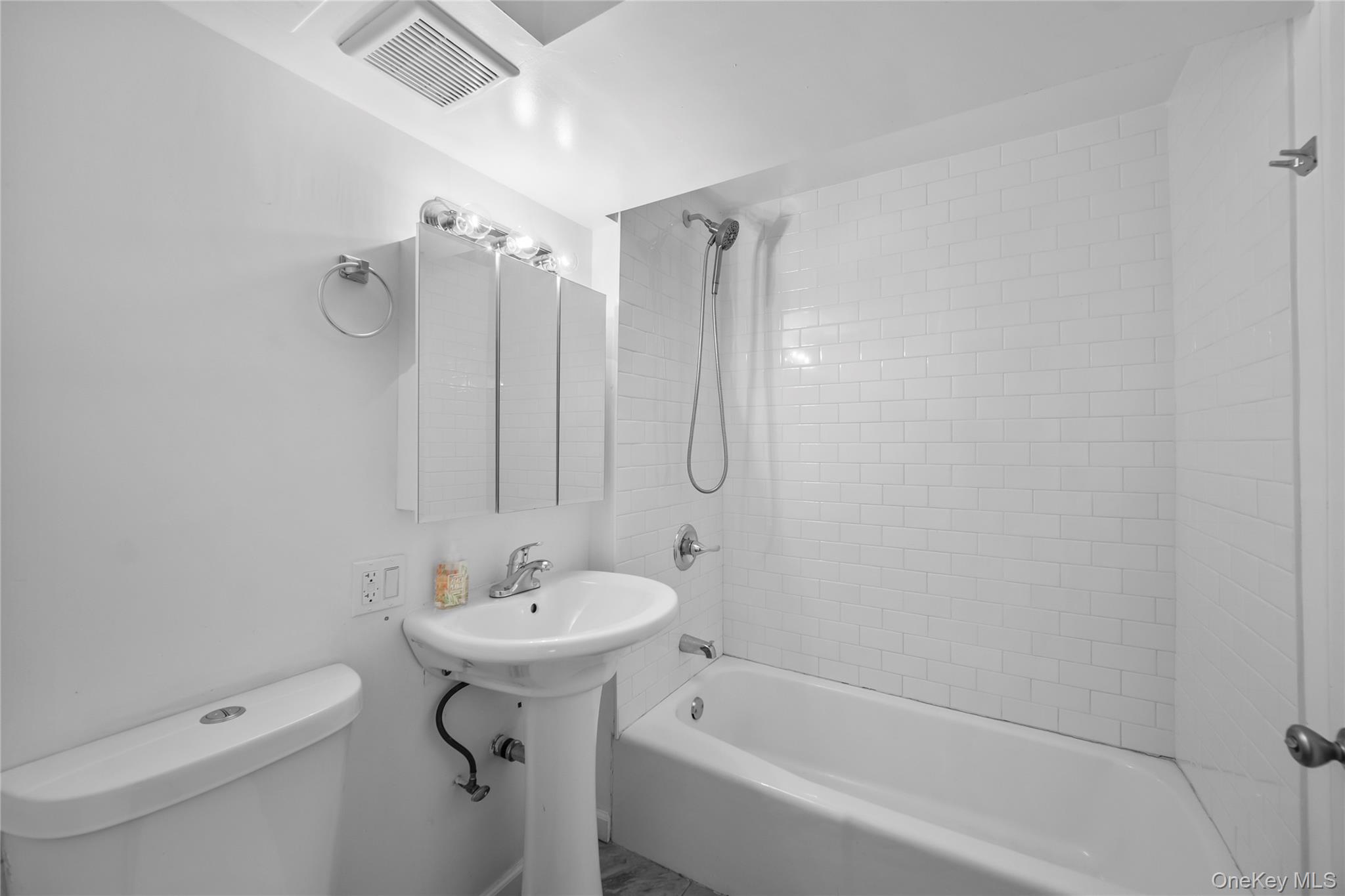 1440 Boston Post Road 8k Property Photo 17