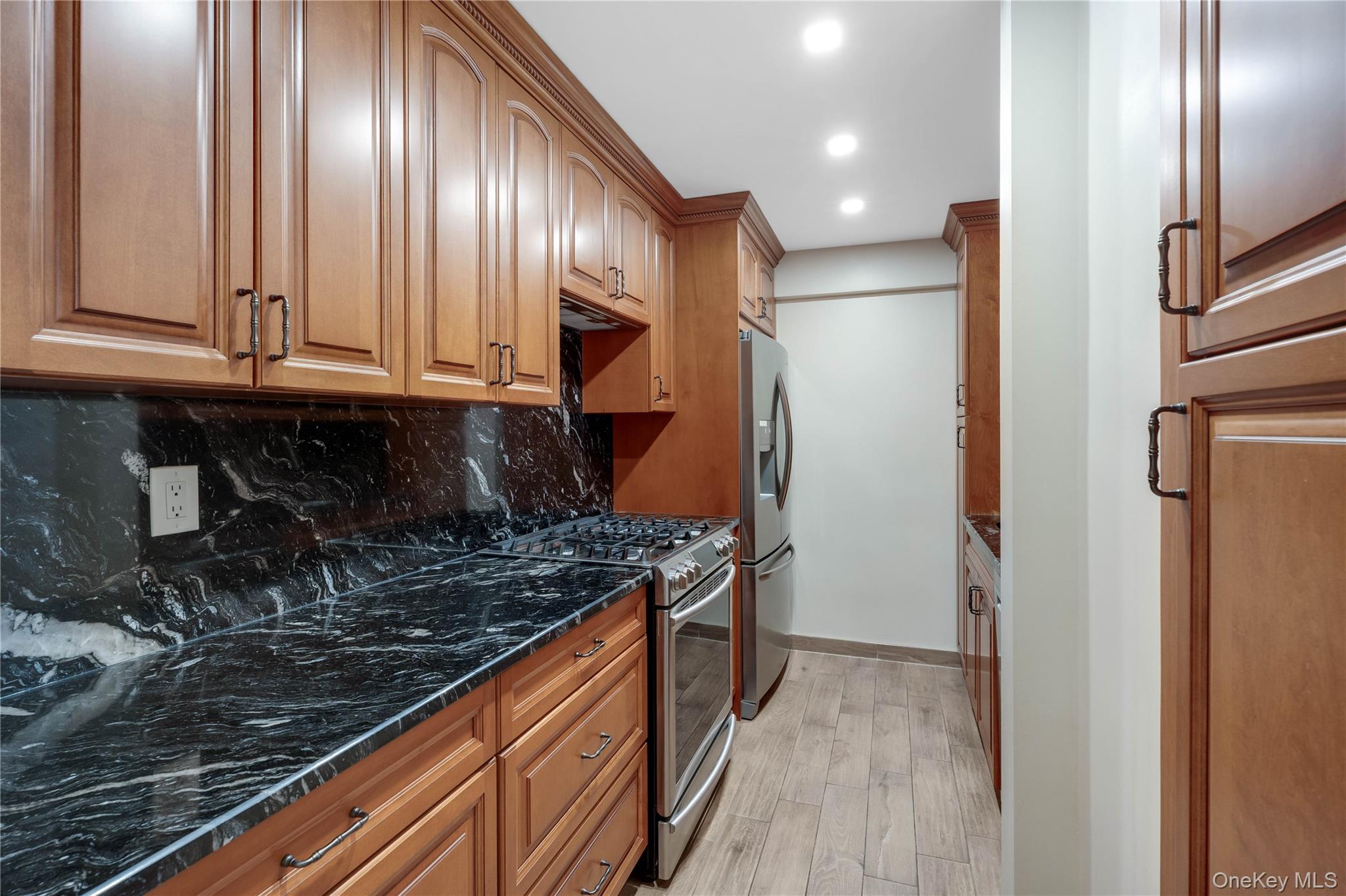 2711 Avenue X 6d Property Photo 8