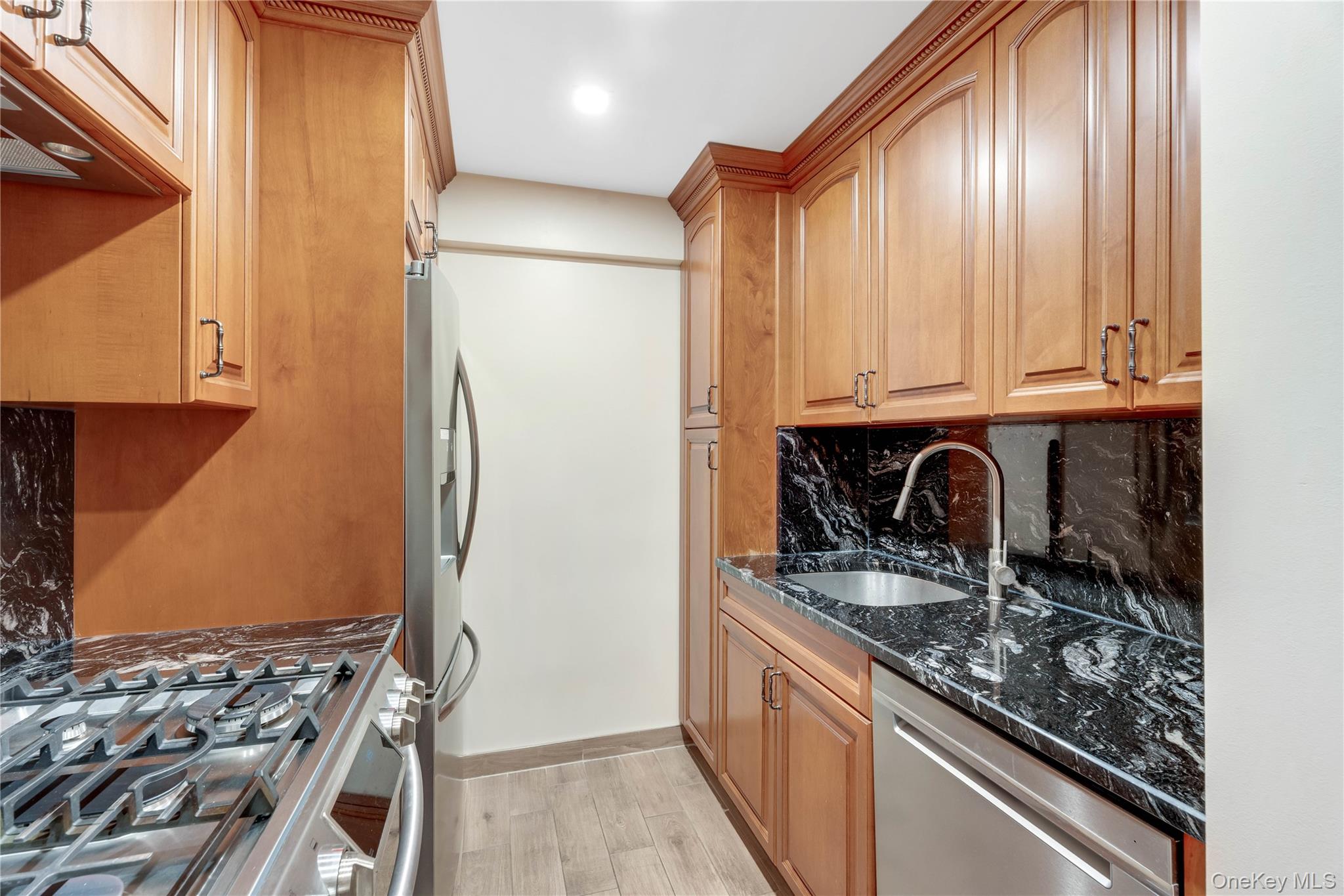 2711 Avenue X 6d Property Photo 9