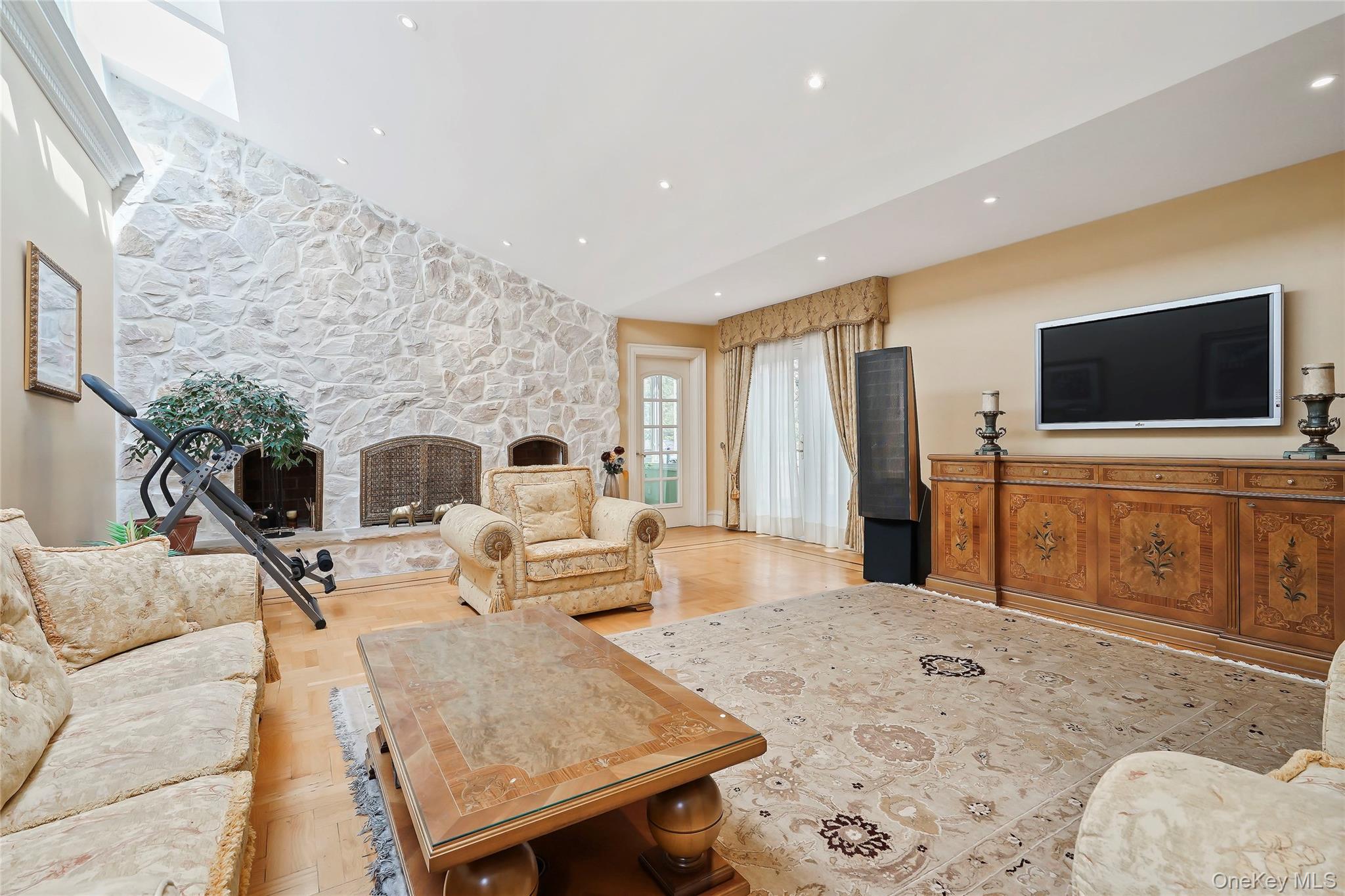 10 Hill Road Property Photo 14