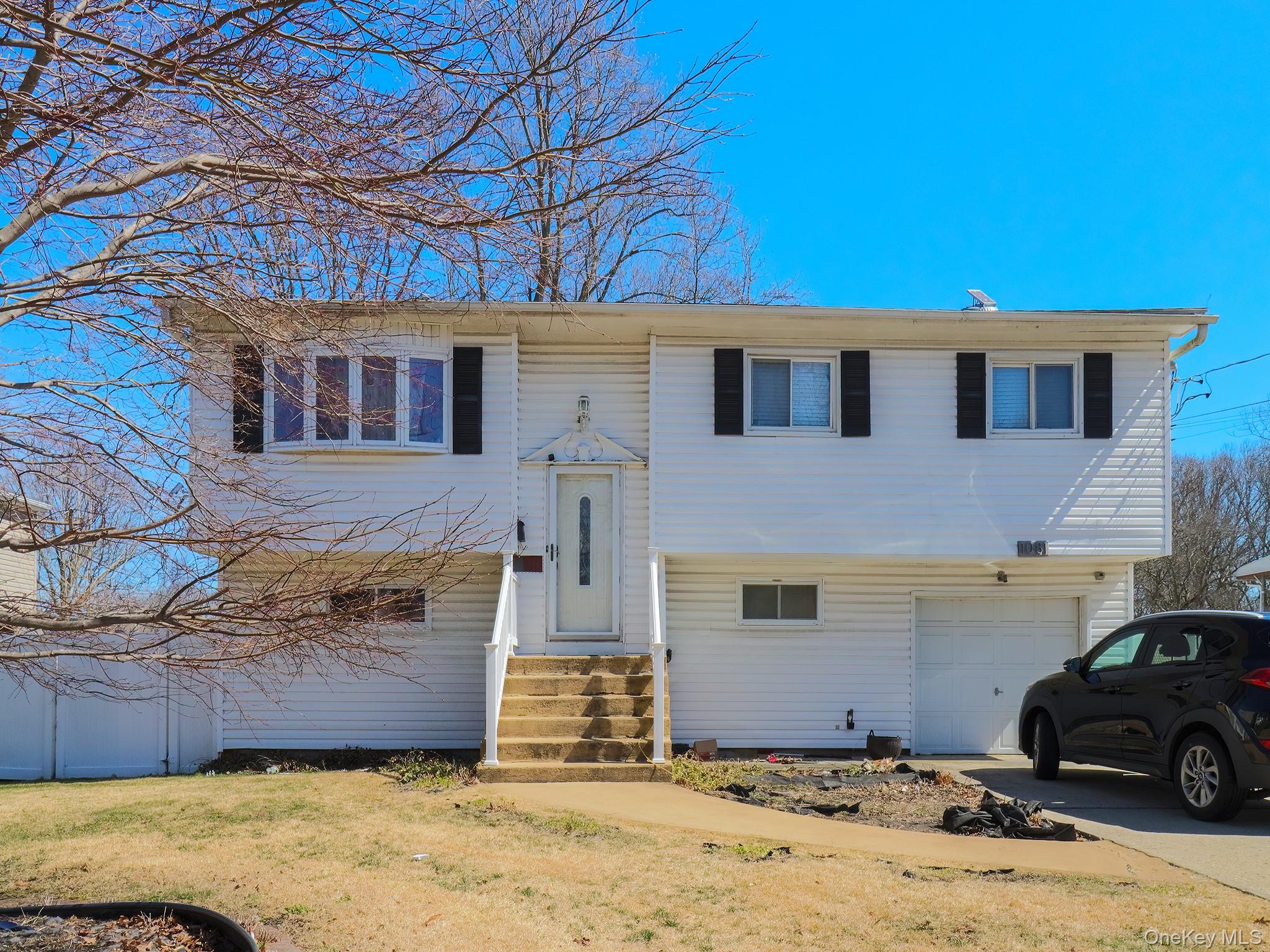 1081 Bay Shore Avenue Property Photo 2