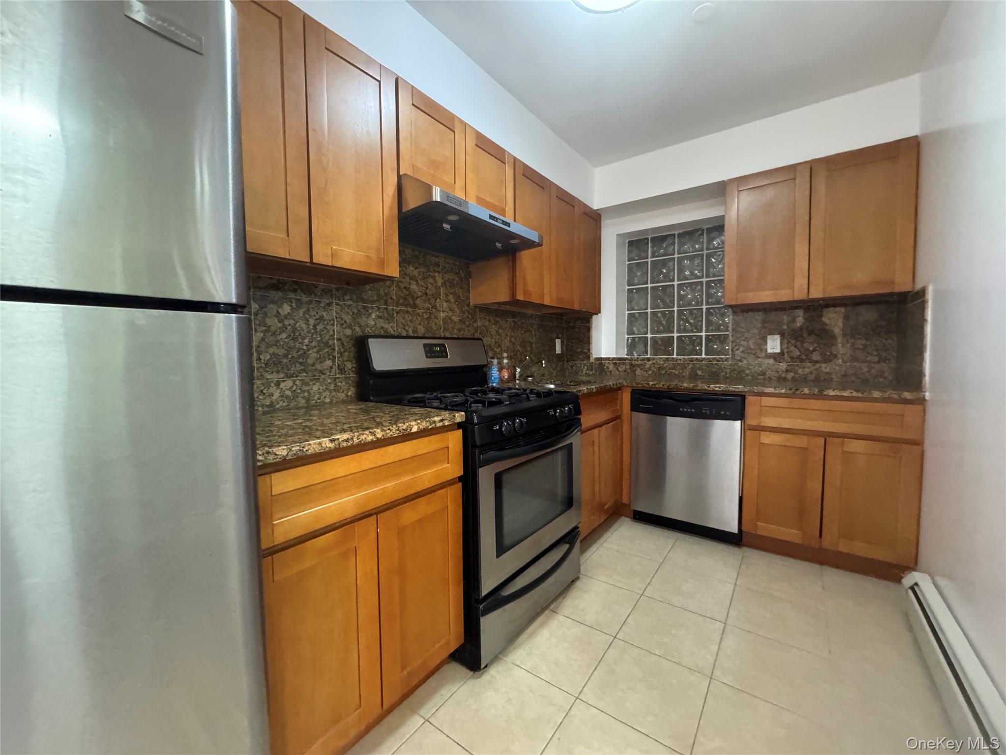 14105 Cherry Avenue 4d Property Photo 6