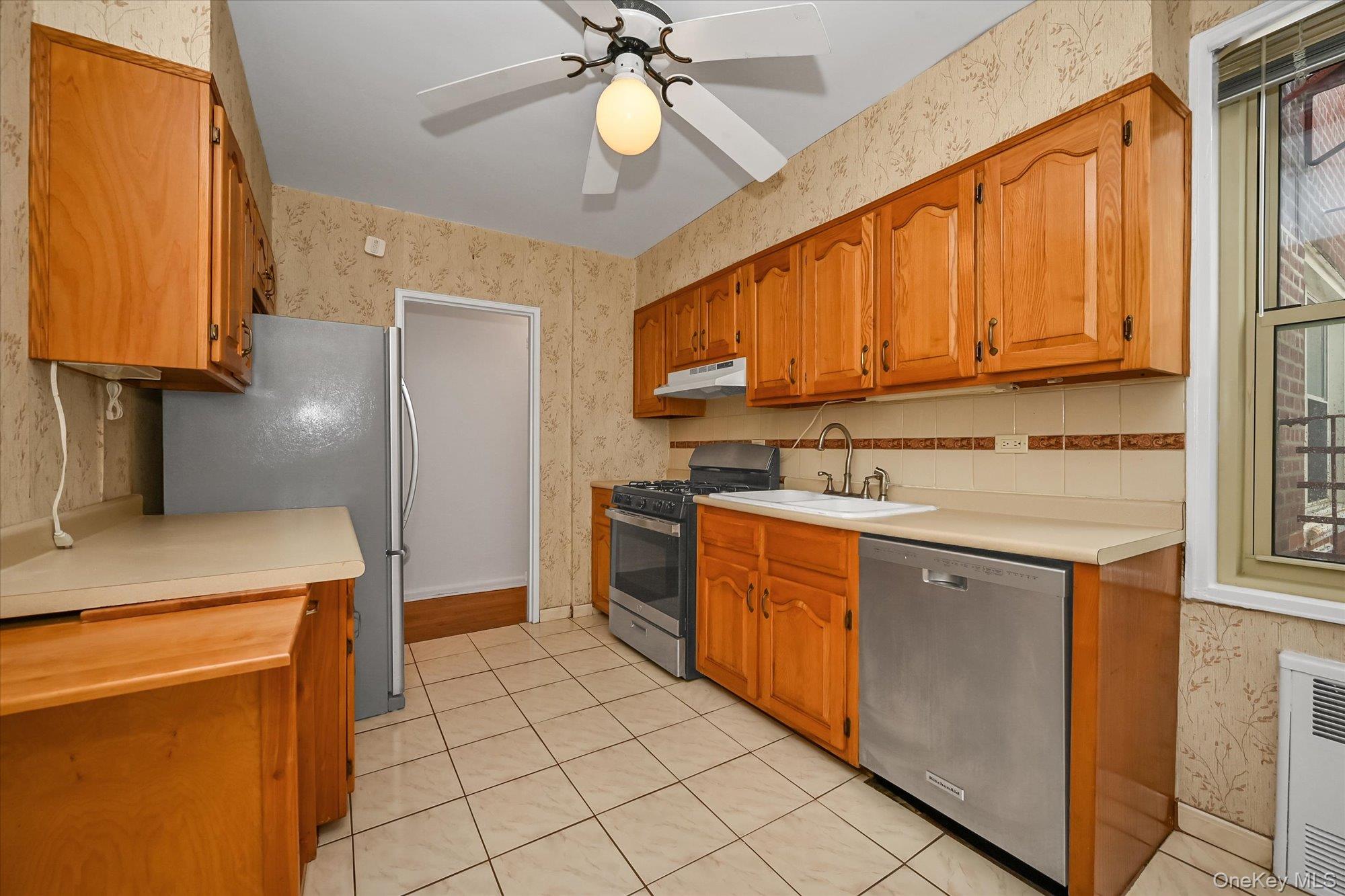 23-25 Bell Boulevard 6j Property Photo 5