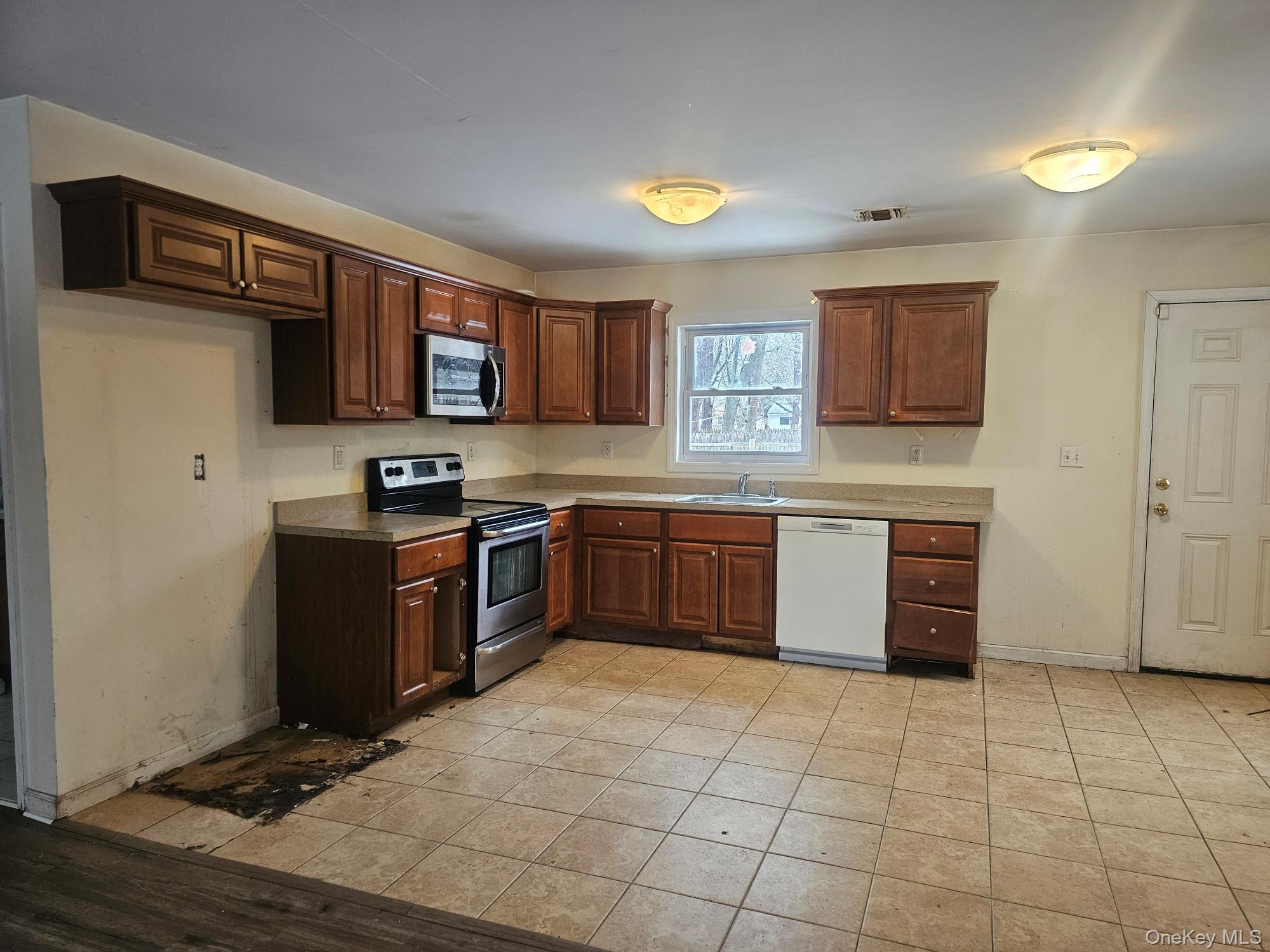 556 Taylor Avenue Property Photo 5