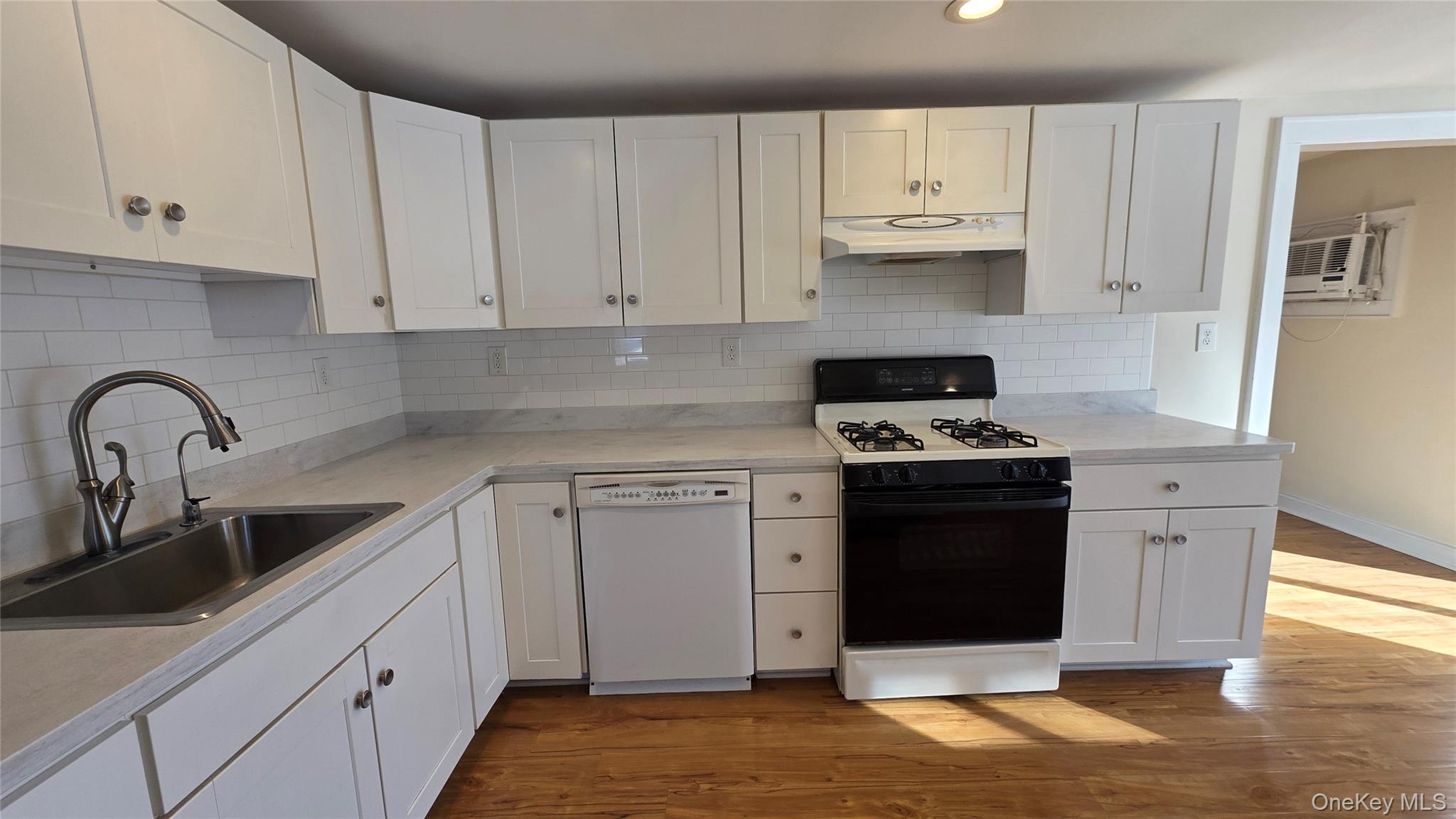 60 E Market Street Property Photo 10