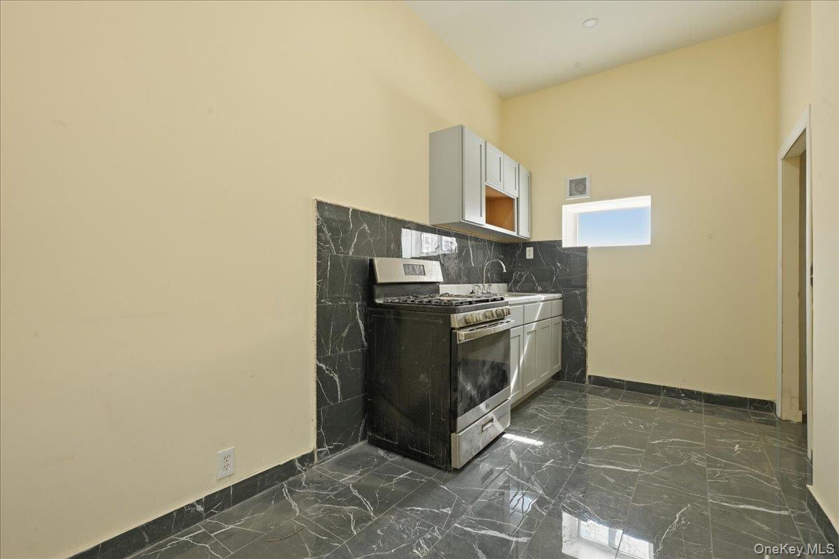 12610 Jamaica Avenue Property Photo 6