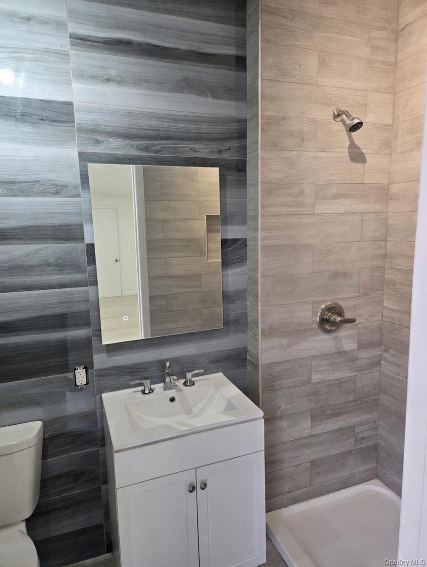 267 Morris Avenue Property Photo 4