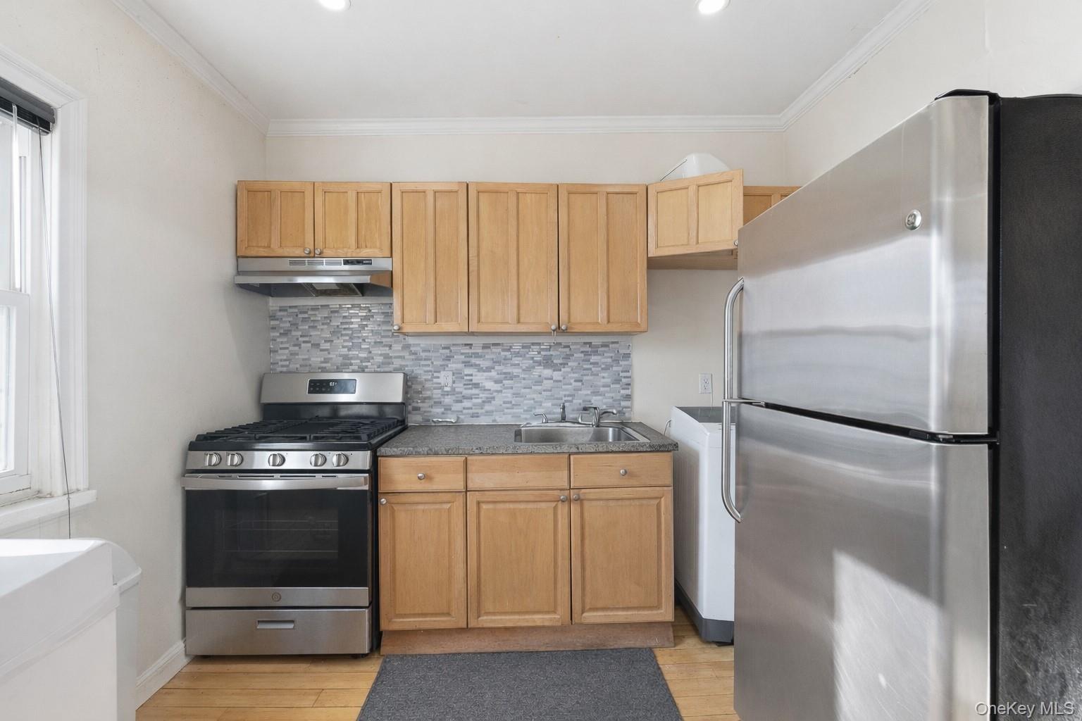 80 Lincoln Avenue Property Photo 3