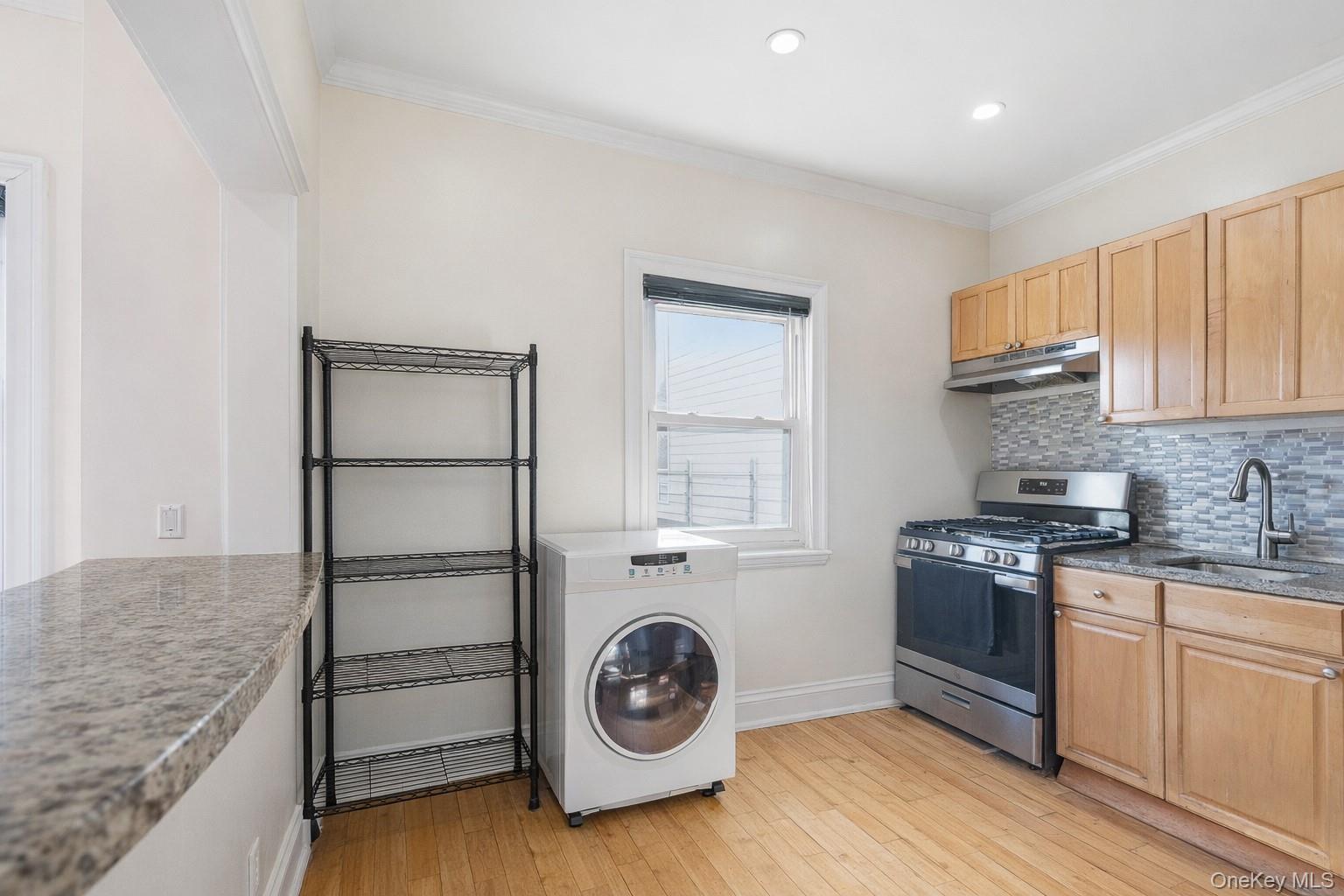 80 Lincoln Avenue Property Photo 12