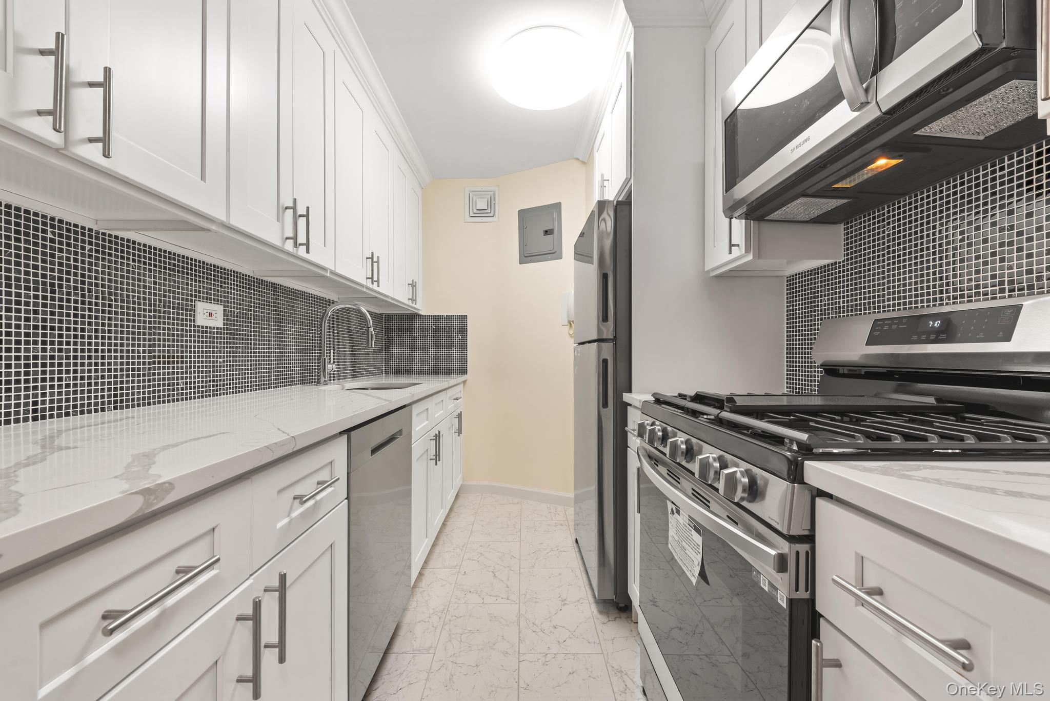 70-25 Yellowstone Boulevard 3u Property Photo 11