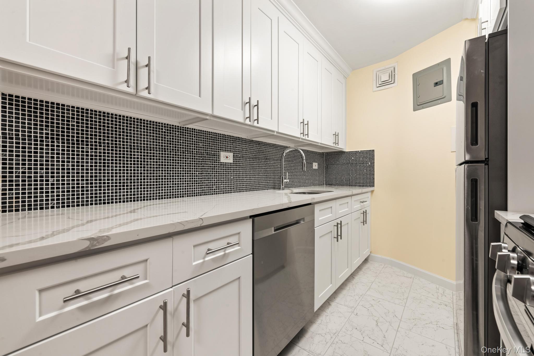 70-25 Yellowstone Boulevard 3u Property Photo 12
