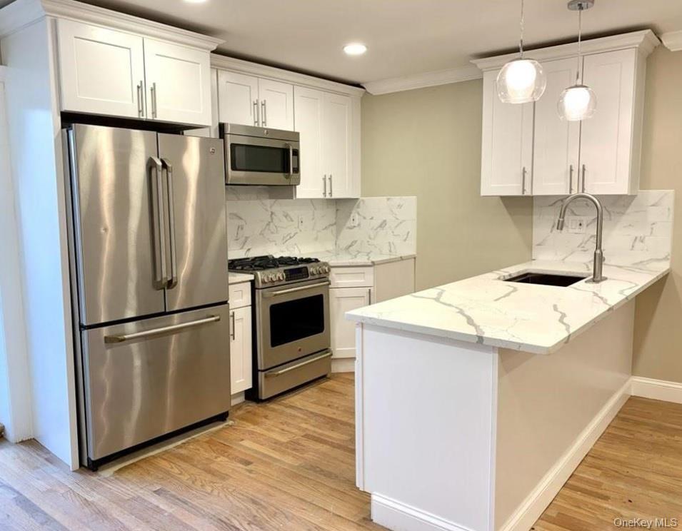 2301 Bathgate Avenue Property Photo 1