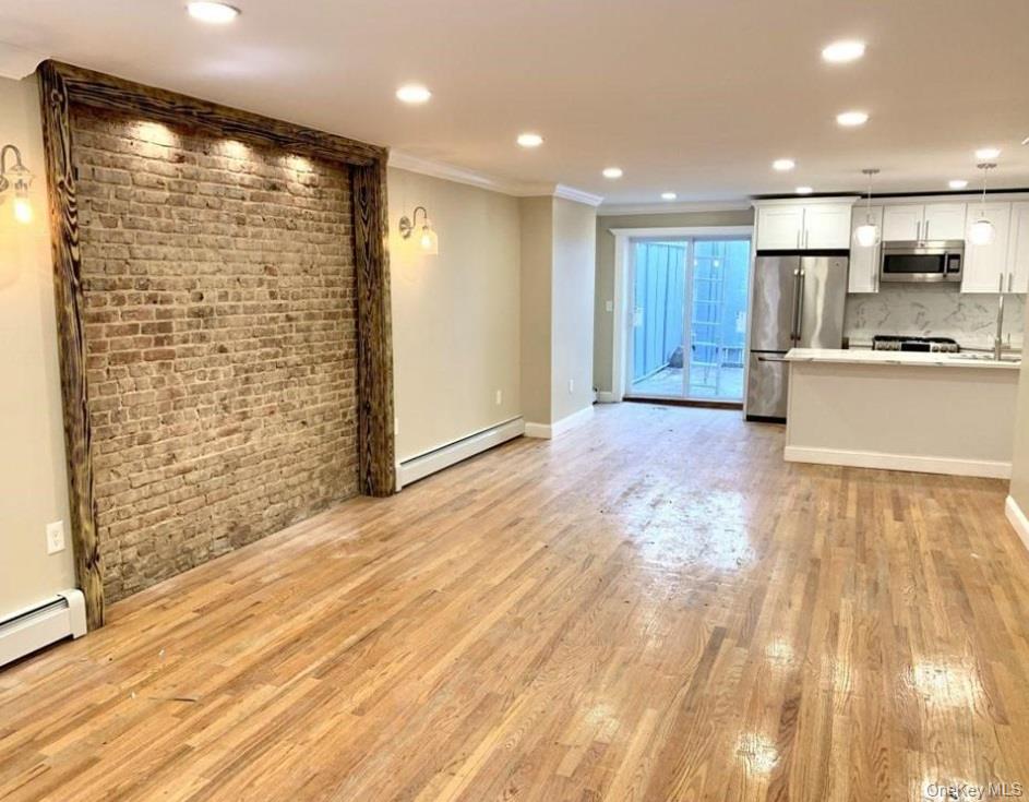 2301 Bathgate Avenue Property Photo 4