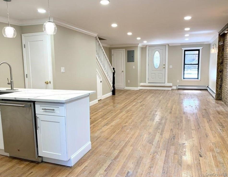 2301 Bathgate Avenue Property Photo 8