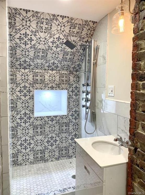 2301 Bathgate Avenue Property Photo 10