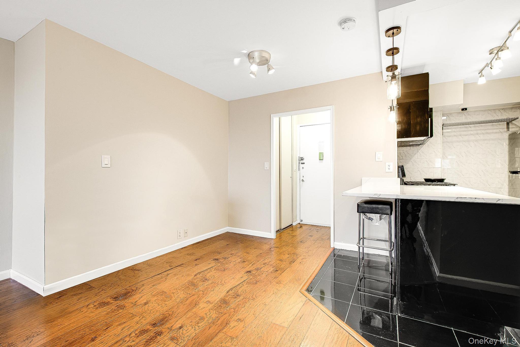 70-25 Yellowstone Boulevard 14o Property Photo 2