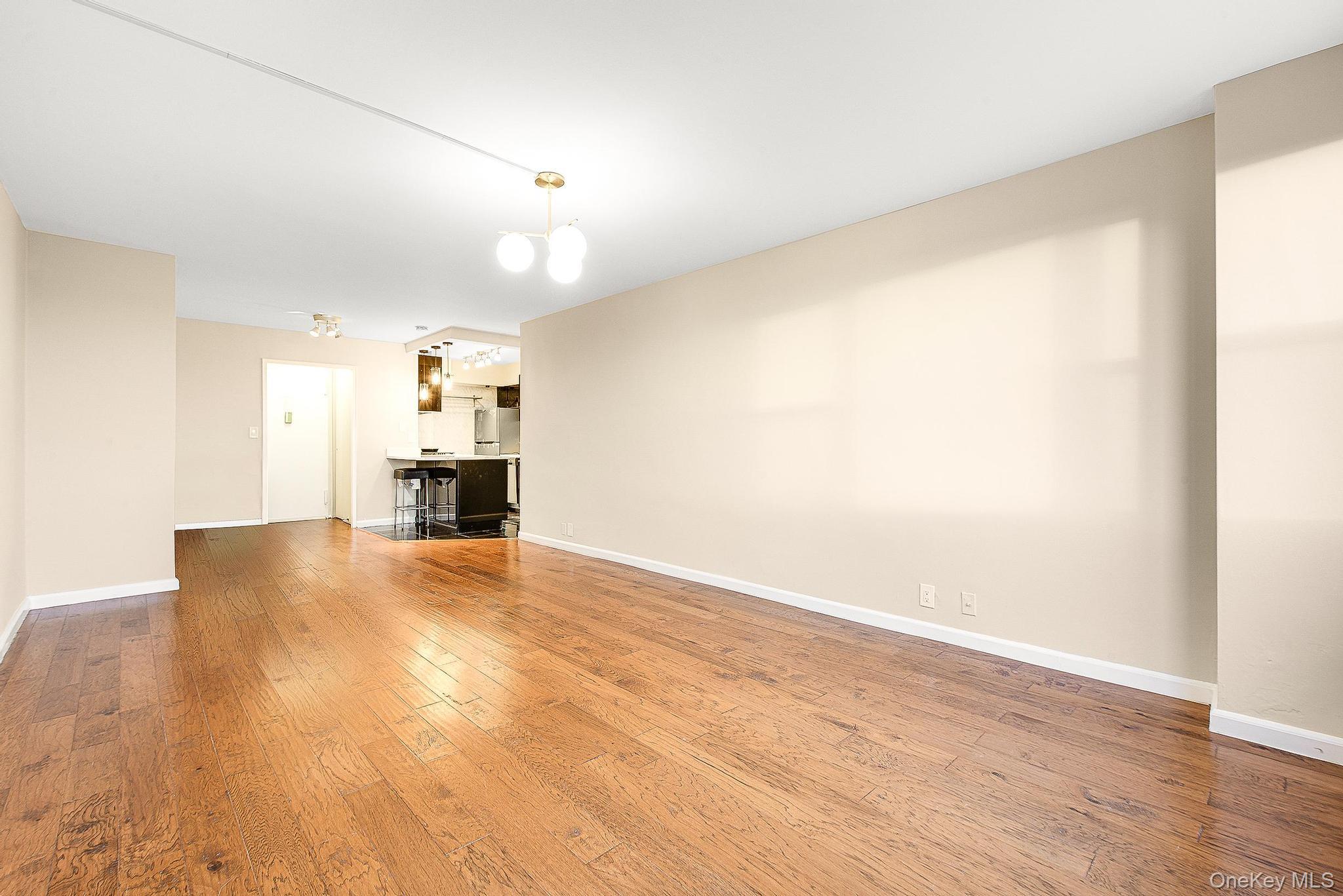 70-25 Yellowstone Boulevard 14o Property Photo 6