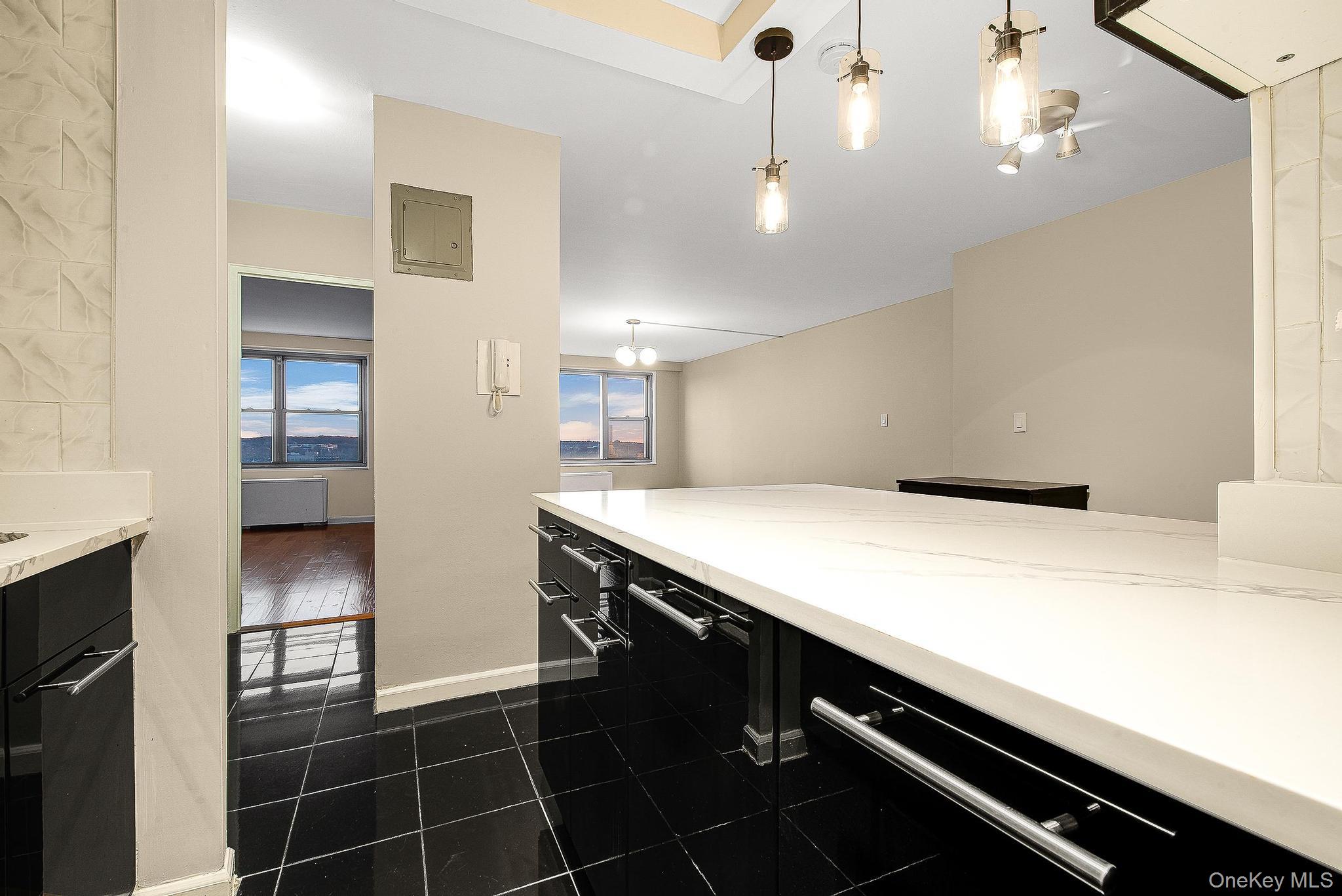 70-25 Yellowstone Boulevard 14o Property Photo 10