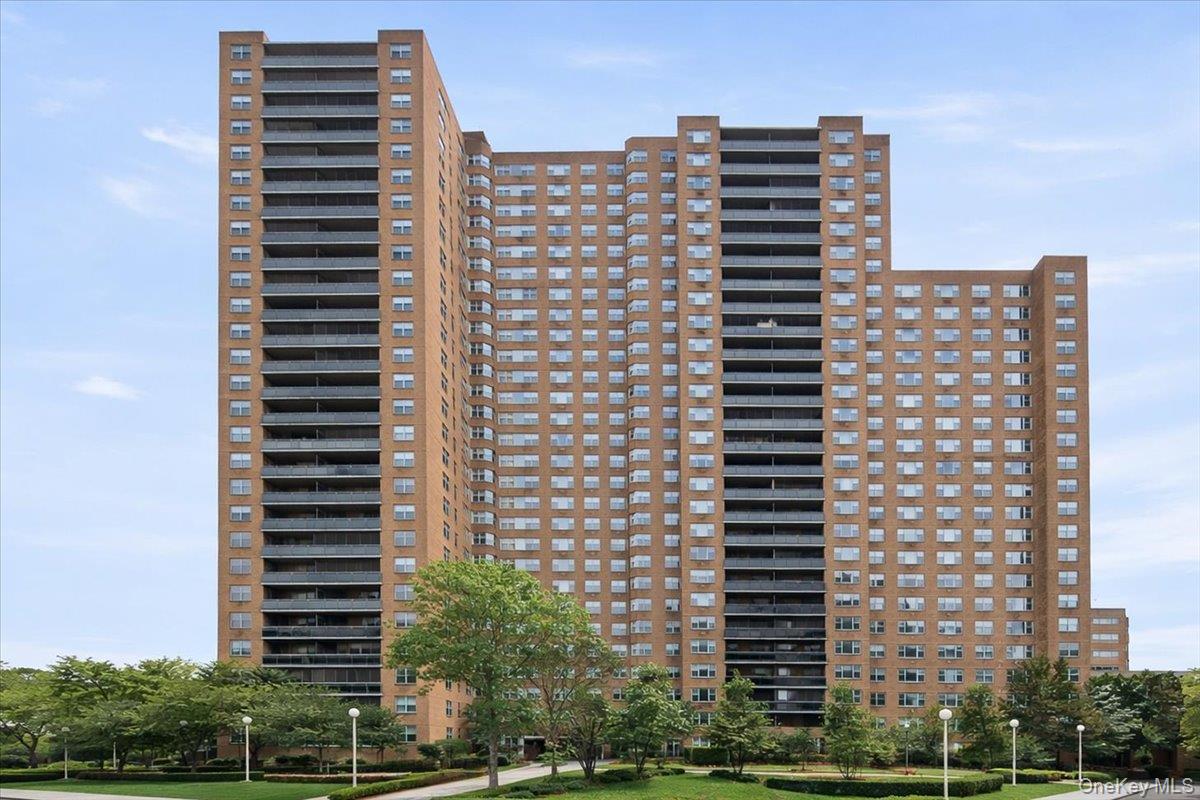 70-25 Yellowstone Boulevard 14o Property Photo 28