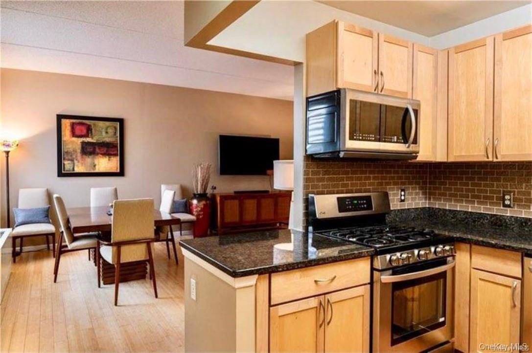 837 Washington Avenue 8m Property Photo 2