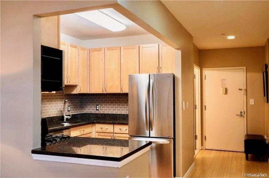 837 Washington Avenue 8m Property Photo 6