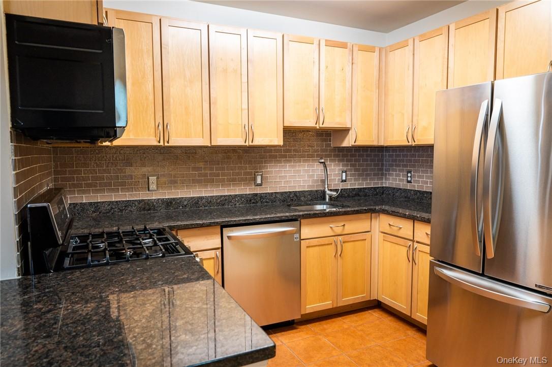 837 Washington Avenue 8m Property Photo 7
