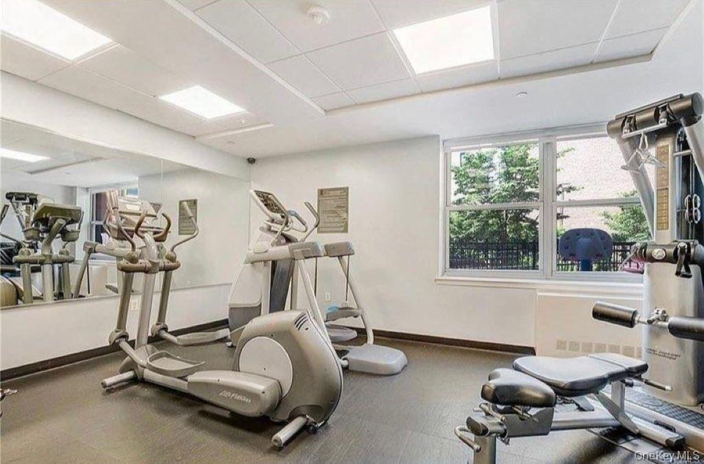 837 Washington Avenue 8m Property Photo 14