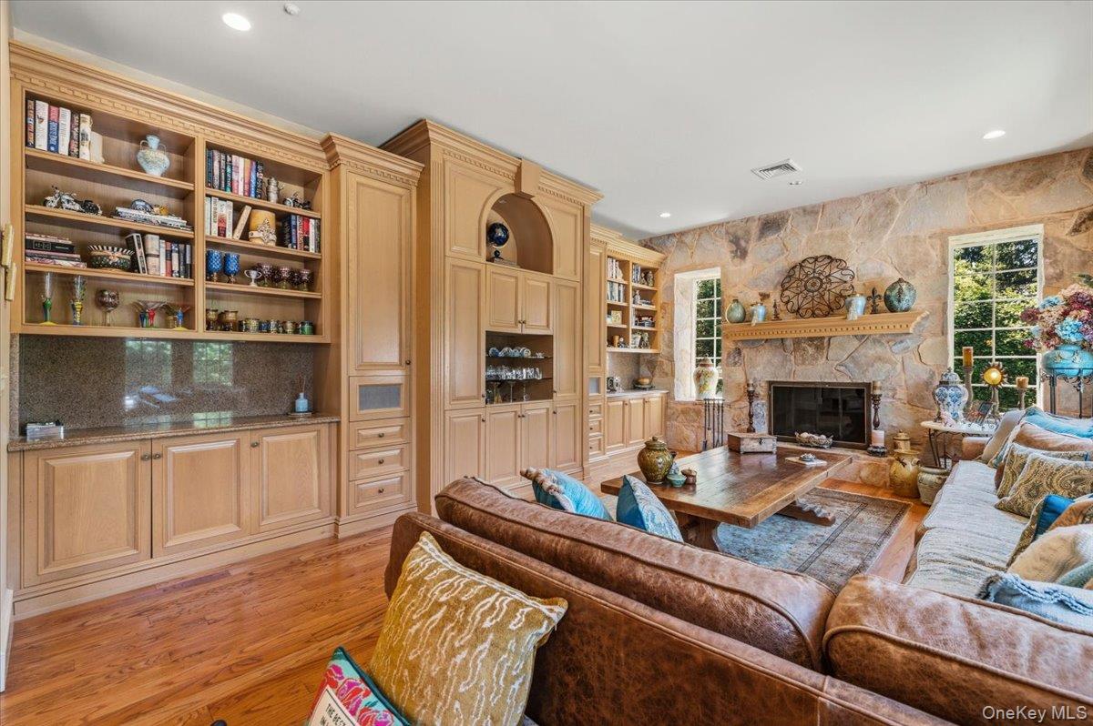 10 Overbrook Lane Property Photo 8
