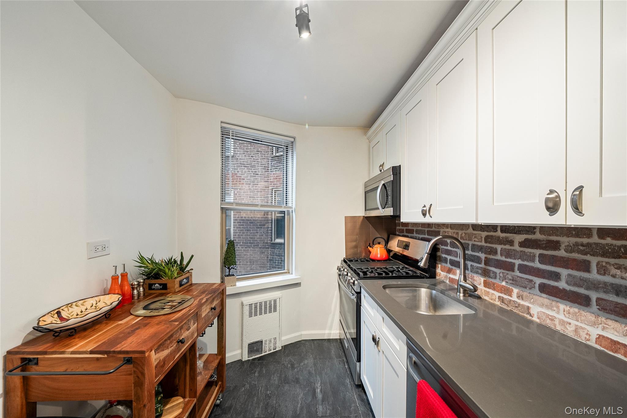 67-25 Clyde Street 3m Property Photo 5