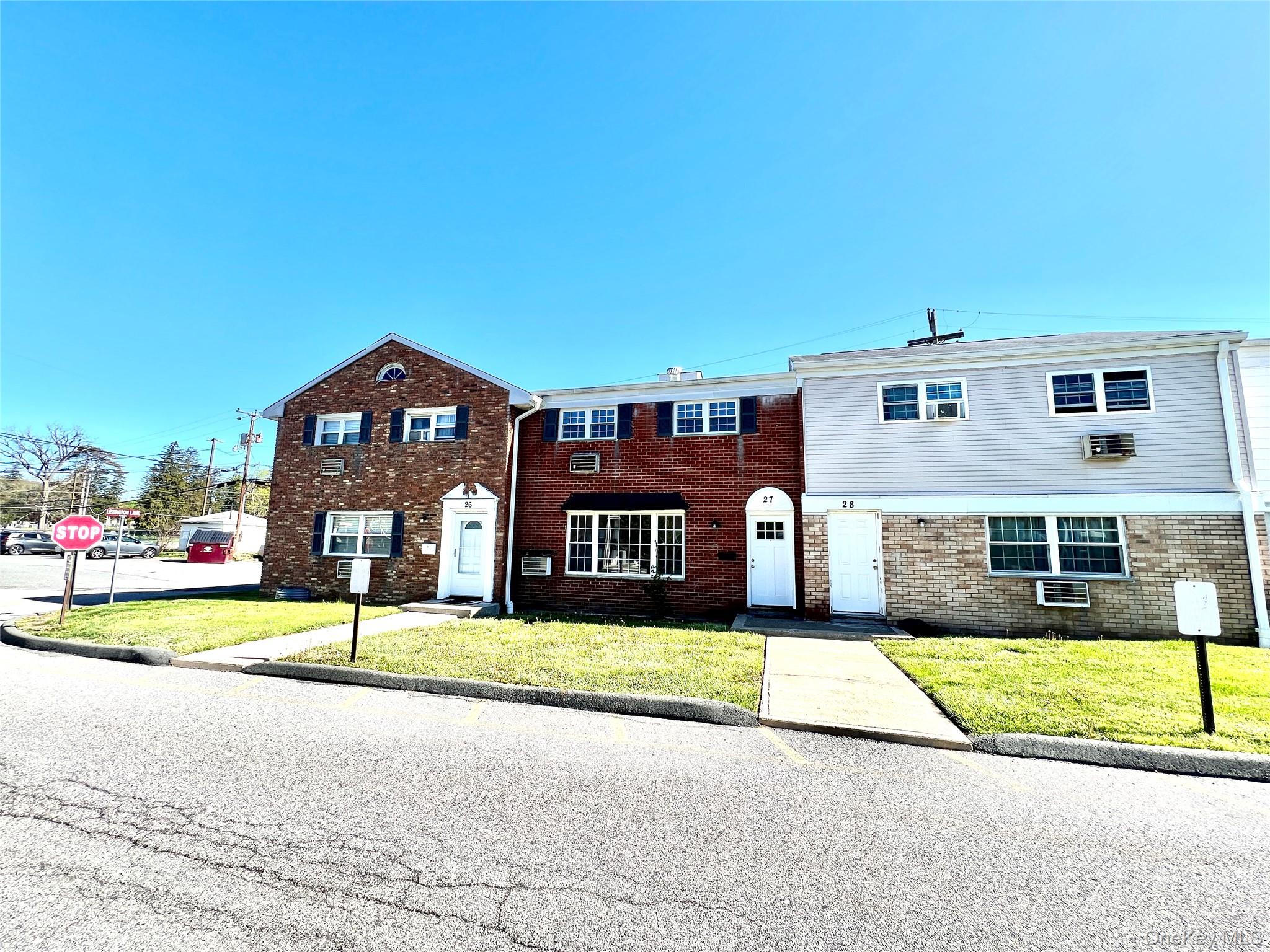 27 Lexington Lane Property Photo 1