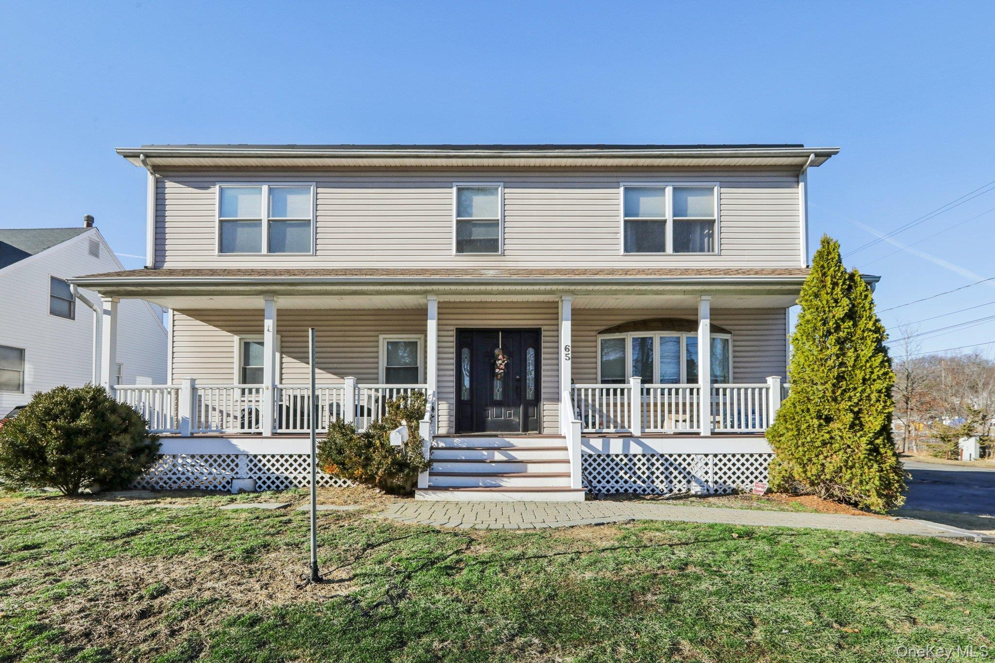 65 W Washington Avenue Property Photo 1