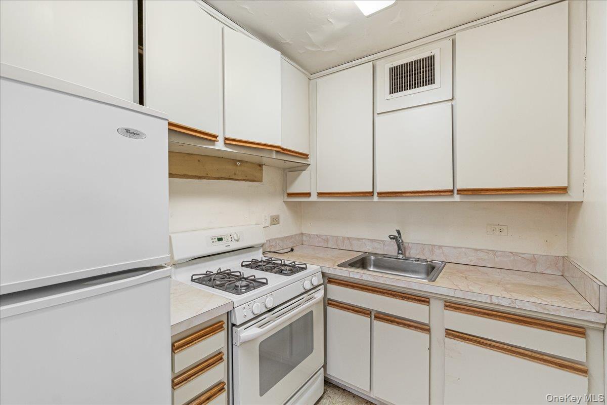 102-30 66th Road 16g Property Photo 10