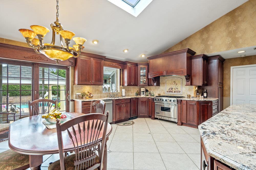 9 Defeo Court Property Photo 3