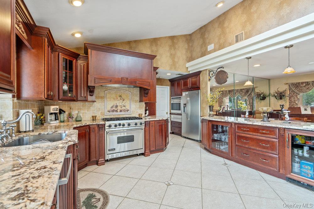 9 Defeo Court Property Photo 5