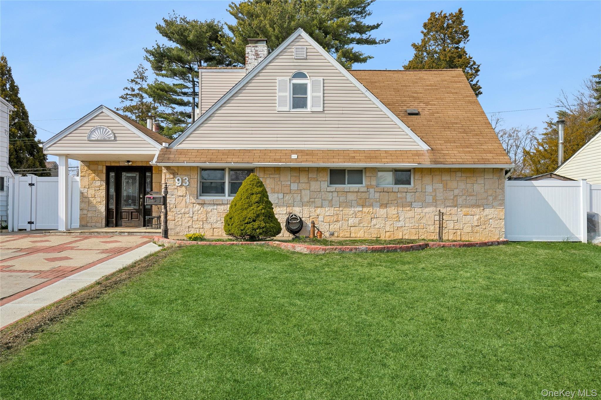 93 Hearth Lane Property Photo 1