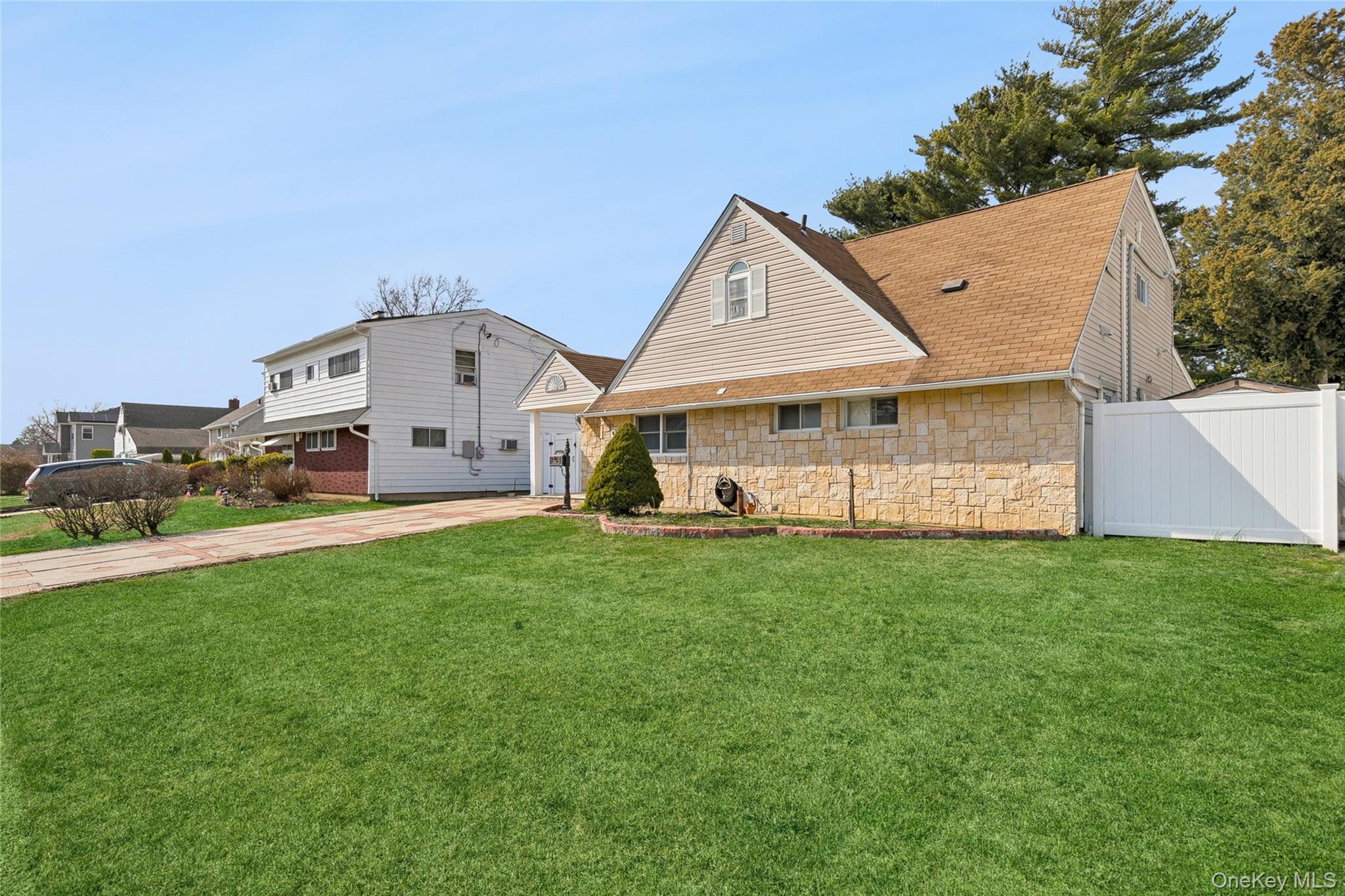 93 Hearth Lane Property Photo 3