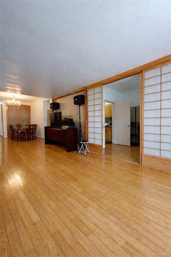 134-54 Maple Avenue 2w Property Photo 3