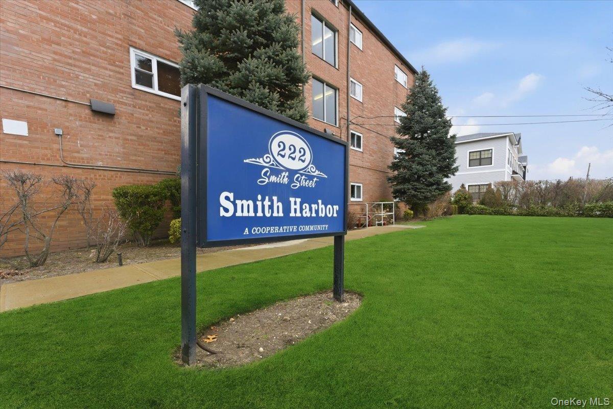 222 Smith Street 2e Property Photo 1