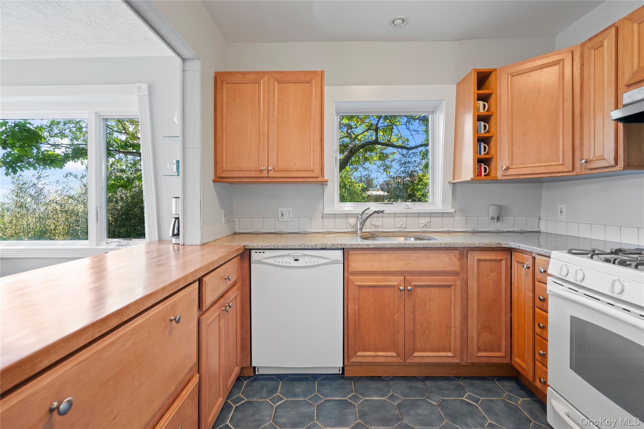55 West End Avenue Property Photo 11