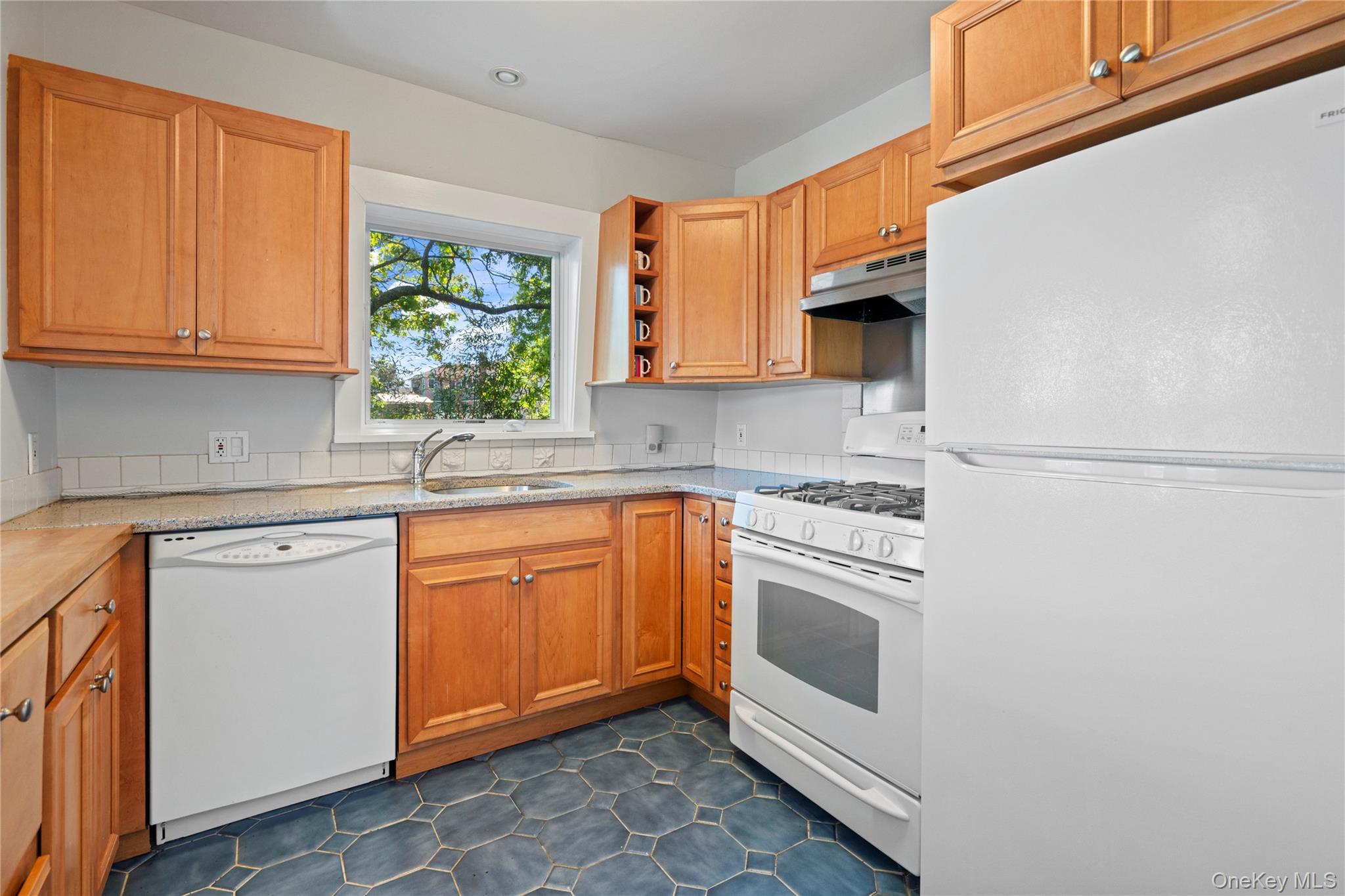 55 West End Avenue Property Photo 12