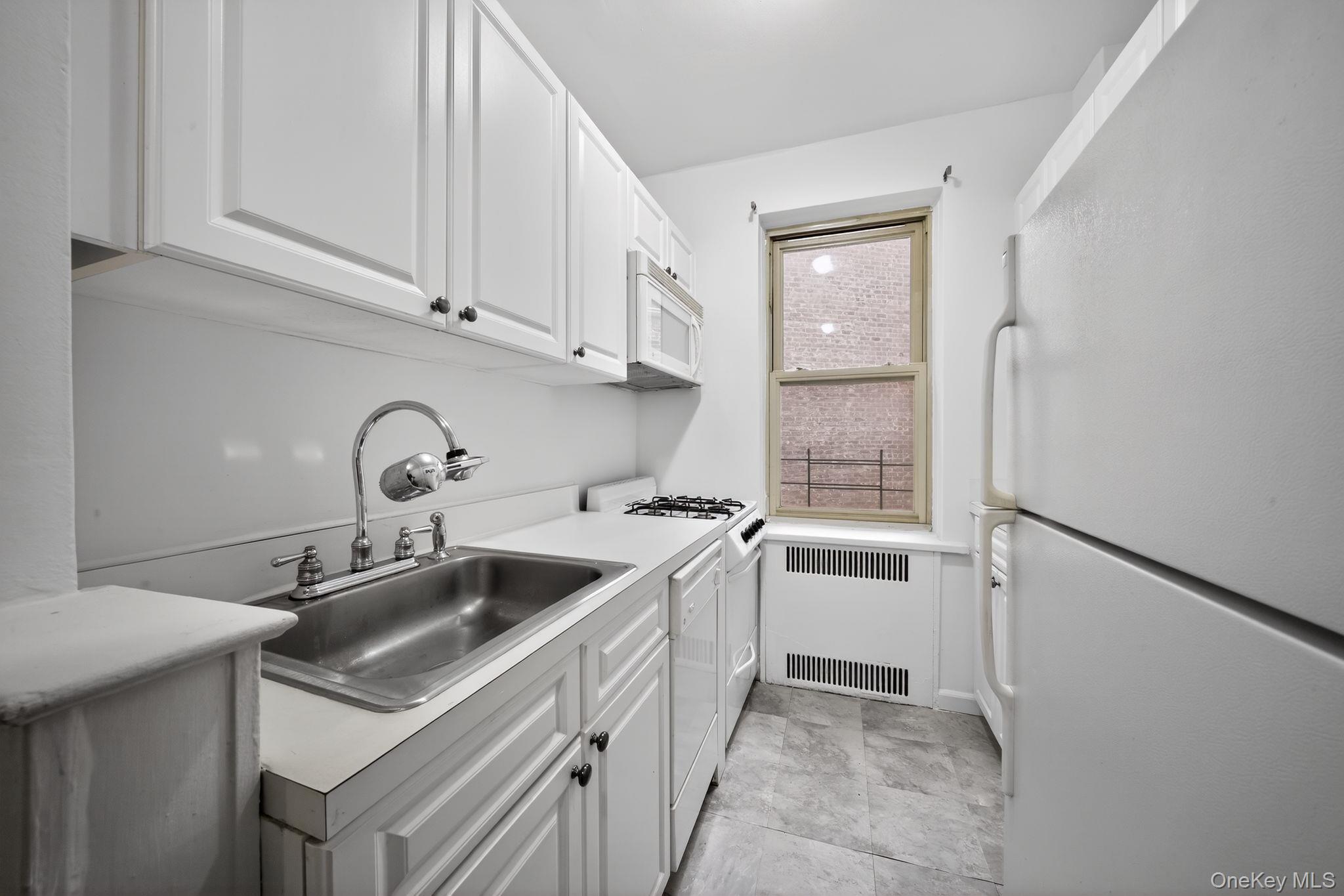 2190 Boston Road 4e Property Photo 3
