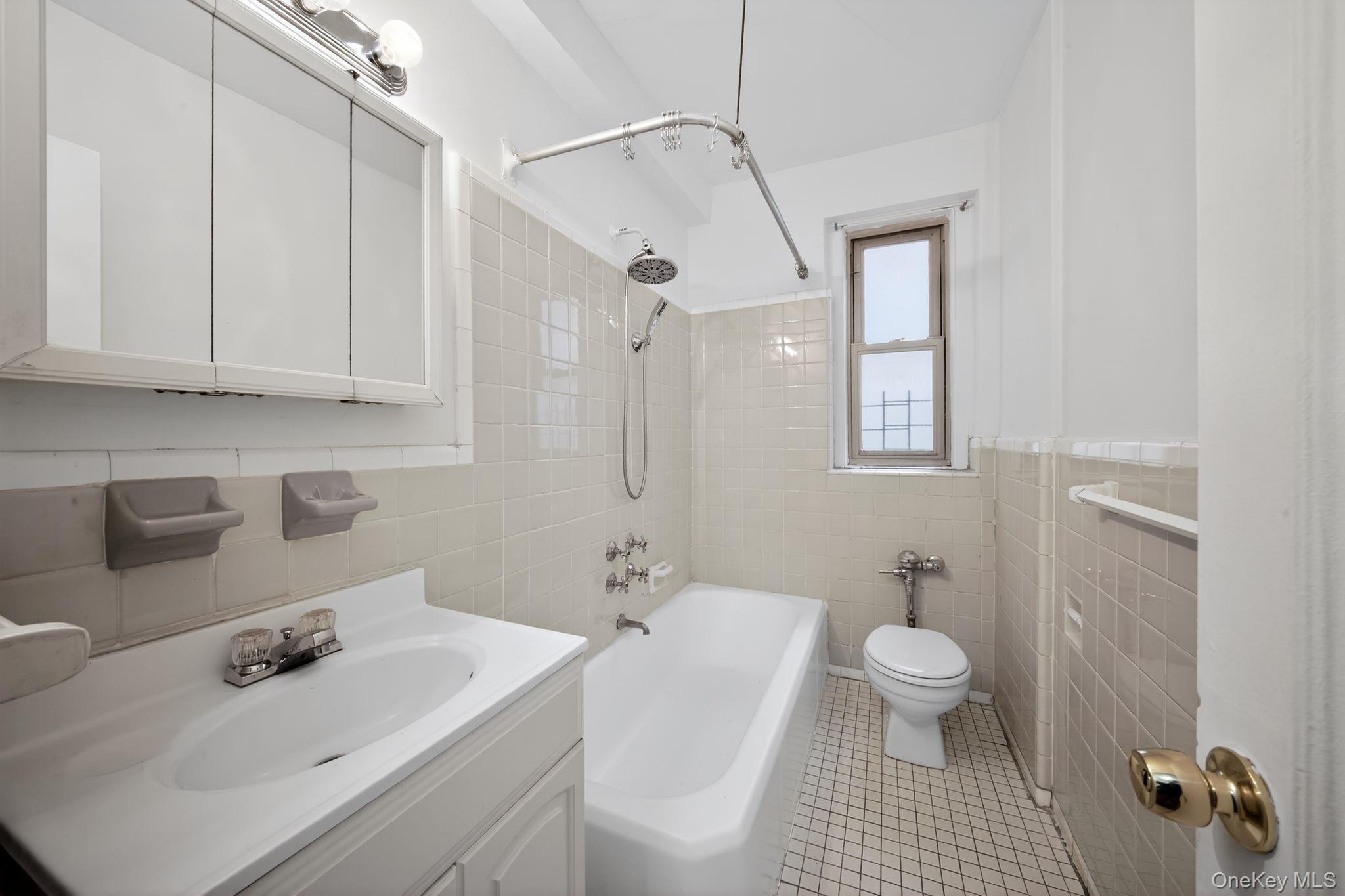 2190 Boston Road 4e Property Photo 6
