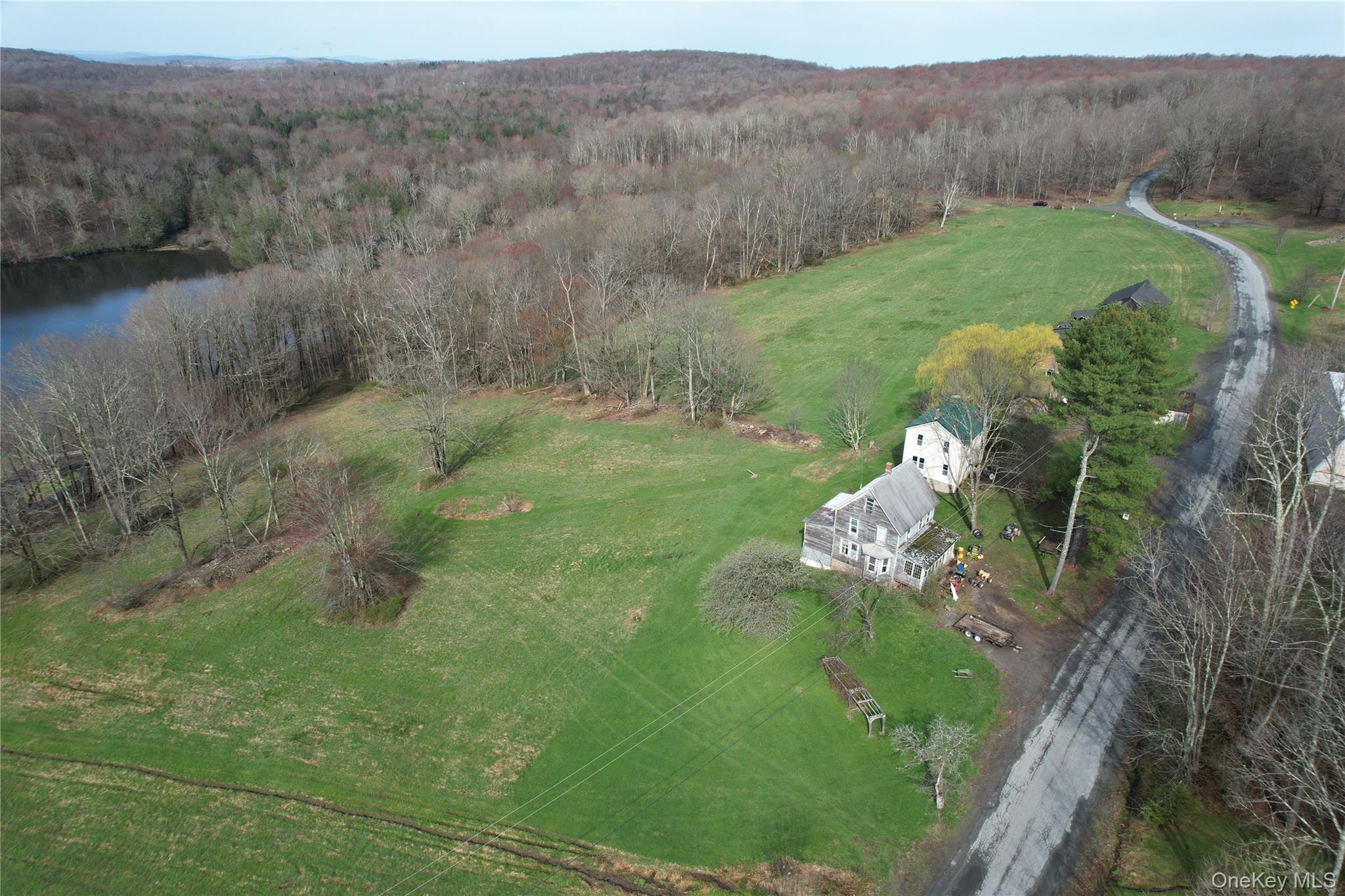 299-301 Stump Pond Road Property Photo 2