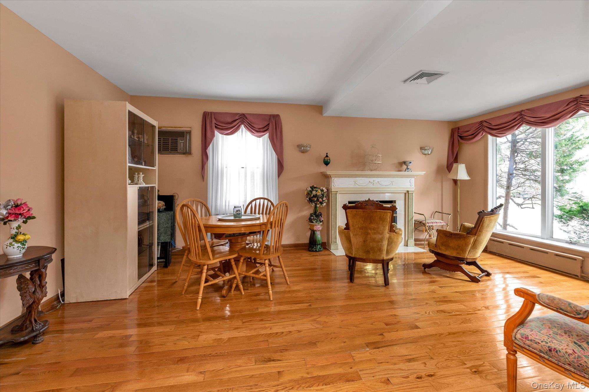 104 E. Melrose Street Property Photo 4