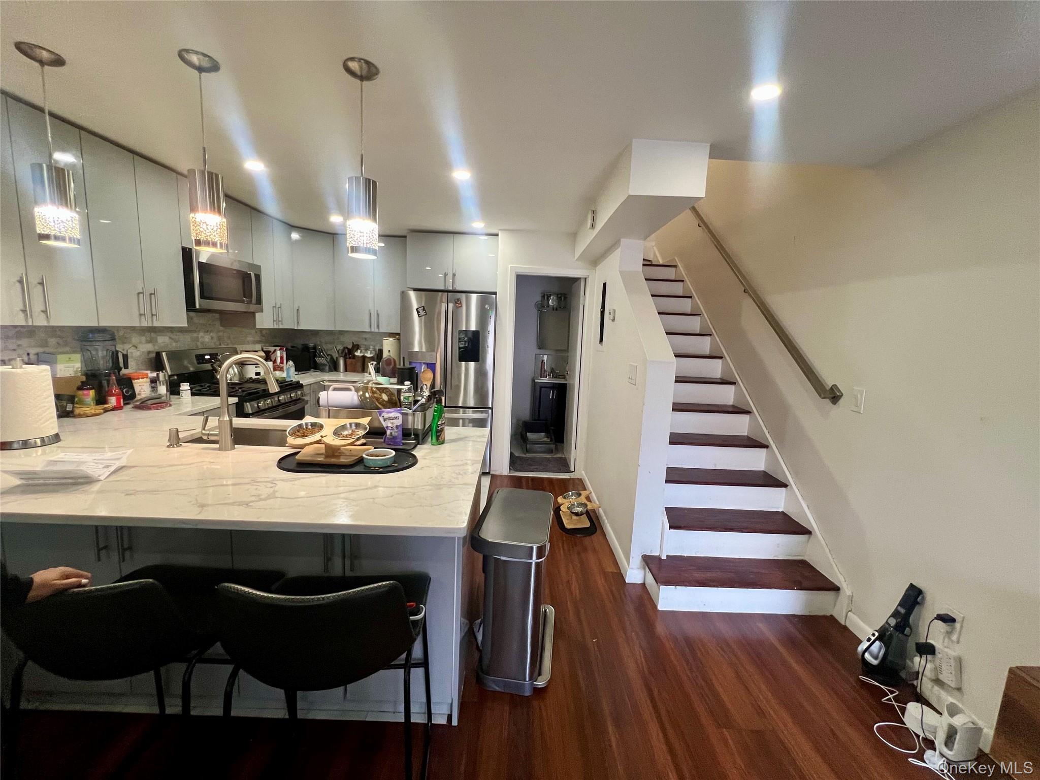 210 Sunset Boulevard Property Photo 2